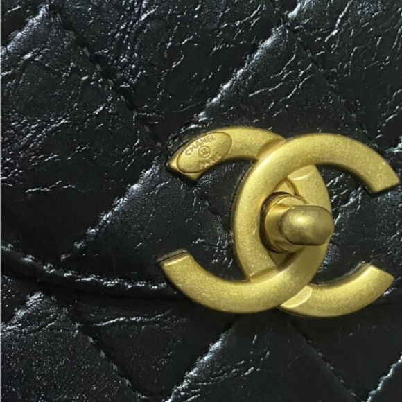 CHANEL VIP GWP Black Quilted Crossbody Phone Bag with Houndstooth Coin Pouch - Picture 7 of 16